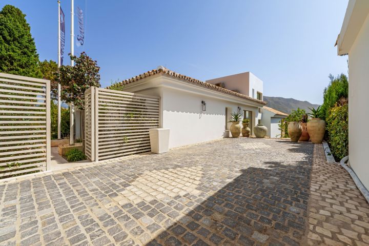 Villa Salina - Elegant Villa featuring Modern Design