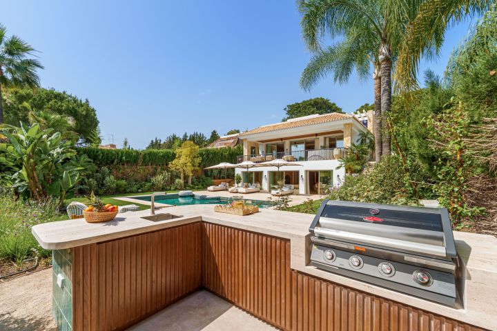 Villa Salina - Elegant Villa featuring Modern Design