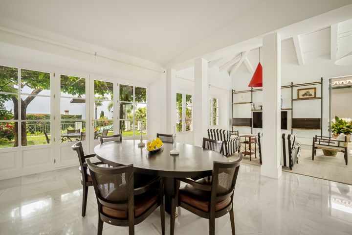 Mozart 37 - Modern Villa in a Prime Location