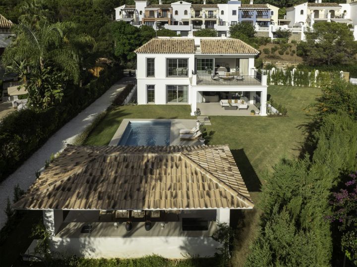 Los Arqueros 36 - Elegant Villa in Prime Location