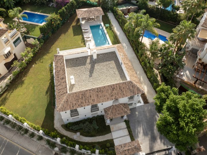 Los Arqueros 36 - Elegant Villa in Prime Location
