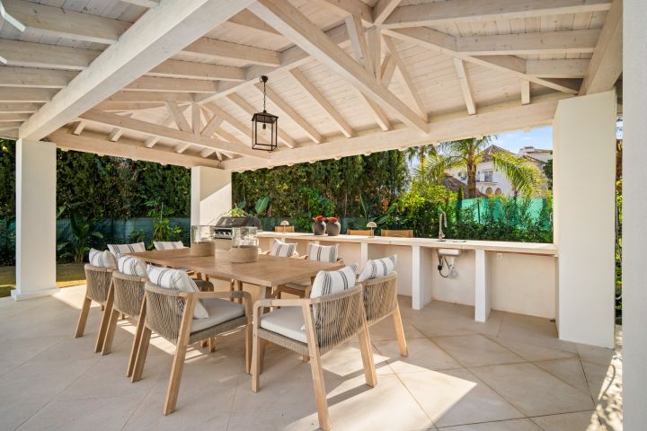 Los Arqueros 36 - Elegant Villa in Prime Location
