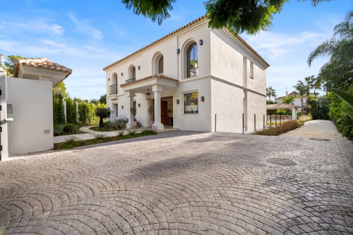 Los Arqueros 36 - Elegant Villa in Prime Location