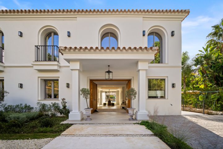 Los Arqueros 36 - Elegant Villa in Prime Location