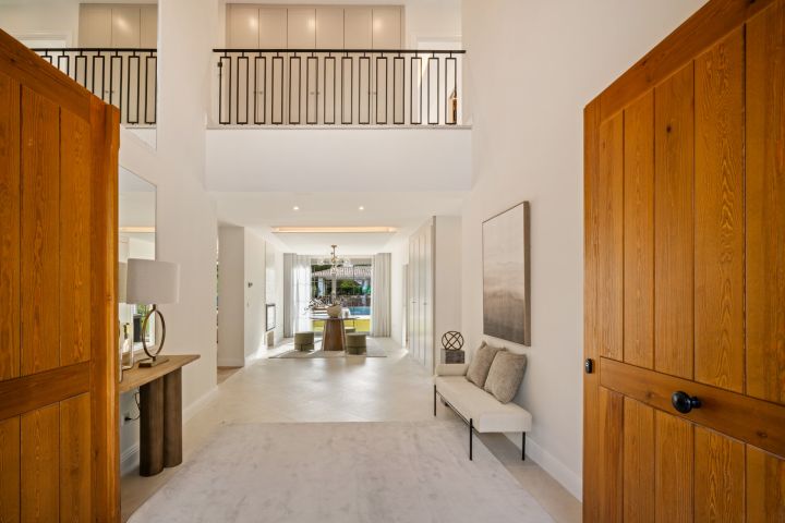 Los Arqueros 36 - Elegant Villa in Prime Location