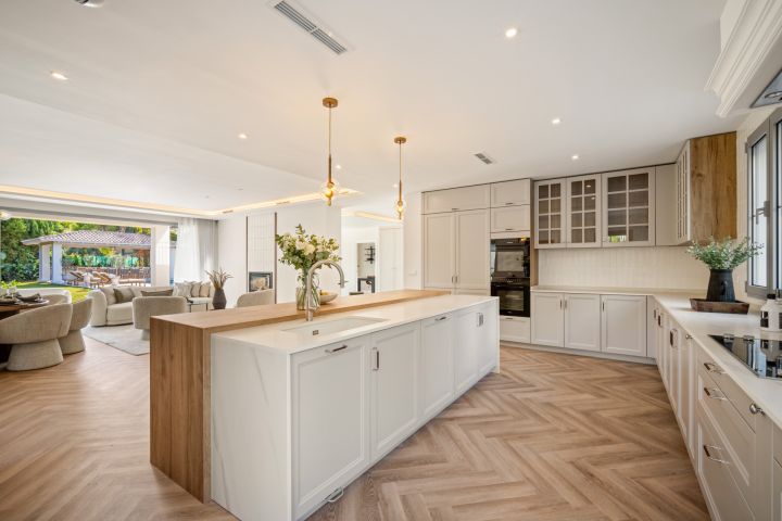 Los Arqueros 36 - Elegant Villa in Prime Location