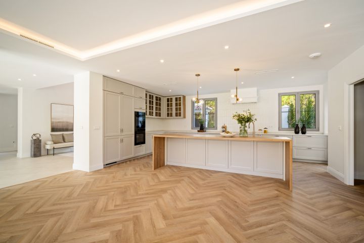Los Arqueros 36 - Elegant Villa in Prime Location