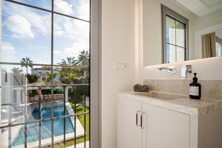 Los Arqueros 36 - Elegant Villa in Prime Location