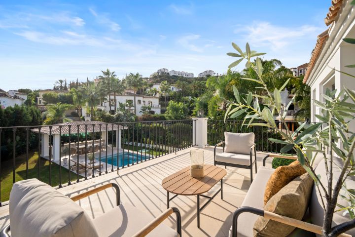 Los Arqueros 36 - Elegant Villa in Prime Location