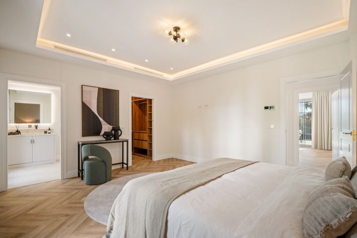 Los Arqueros 36 - Elegant Villa in Prime Location