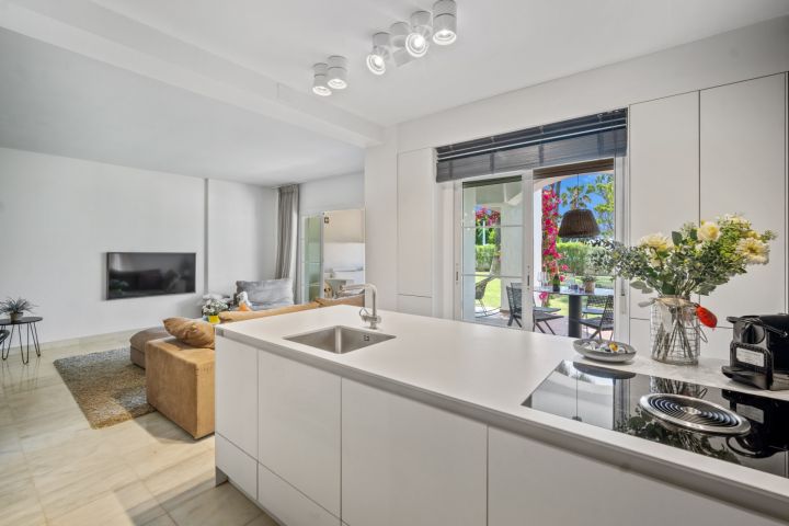 Las Adelfas - Beachside Apartment in San Pedro de Alcántara