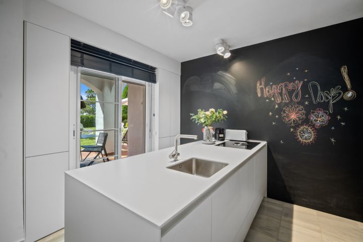 Las Adelfas - Beachside Apartment in San Pedro de Alcántara