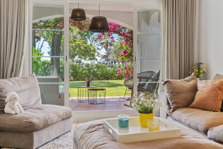 Las Adelfas - Beachside Apartment in San Pedro de Alcántara
