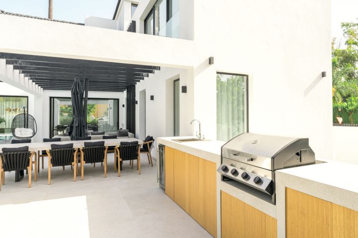 Villa Atenas - Villa Familiar con Estilo en Nueva Andalucía