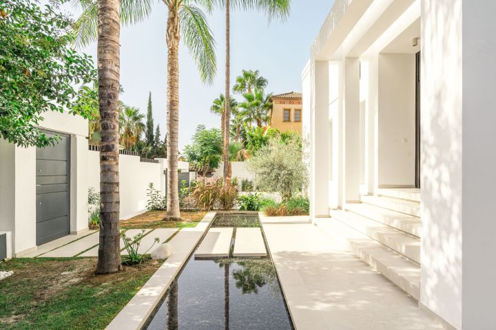 Villa Atenas - Villa Familiar con Estilo en Nueva Andalucía
