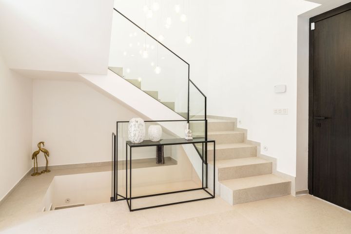 Villa Atenas - Villa Familiar con Estilo en Nueva Andalucía