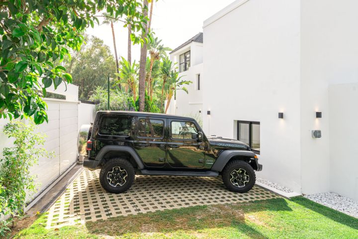 Villa Atenas - Villa Familiar con Estilo en Nueva Andalucía