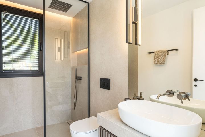 Villa Atenas - Villa Familiar con Estilo en Nueva Andalucía