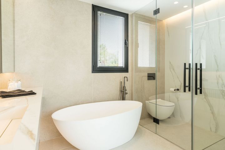 Villa Atenas - Villa Familiar con Estilo en Nueva Andalucía