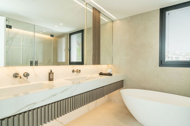 Villa Atenas - Villa Familiar con Estilo en Nueva Andalucía