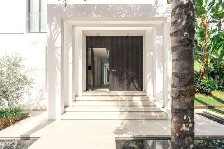 Villa Atenas - Villa Familiar con Estilo en Nueva Andalucía