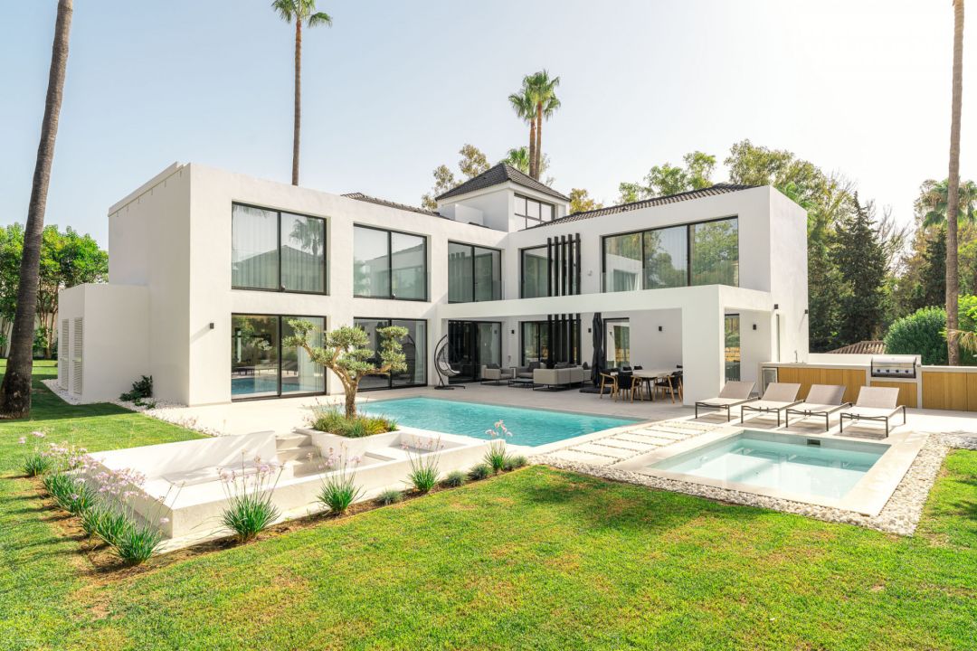 Villa Atenas - Villa Familiar con Estilo en Nueva Andalucía
