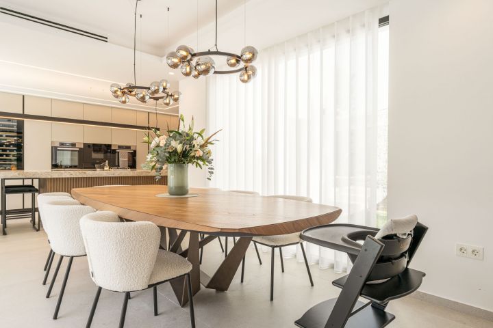 Villa Atenas - Villa Familiar con Estilo en Nueva Andalucía