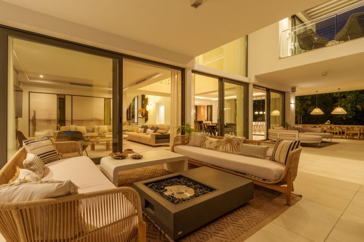 Villa Romano - Sophisticated Property in Altos de Puente Romano