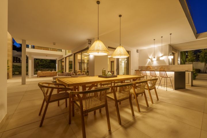 Villa Romano - Sophisticated Property in Altos de Puente Romano