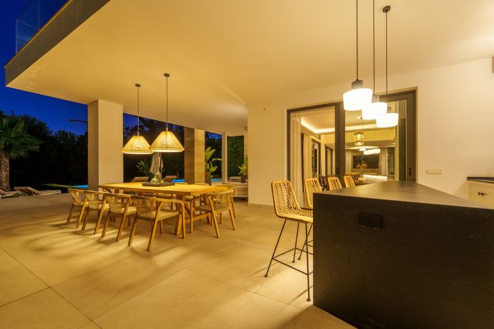 Villa Romano - Sophisticated Property in Altos de Puente Romano