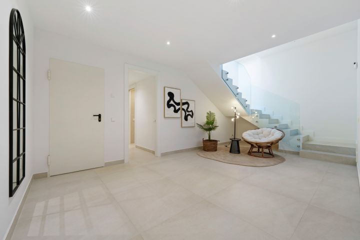 Villa Romano - Sophisticated Property in Altos de Puente Romano