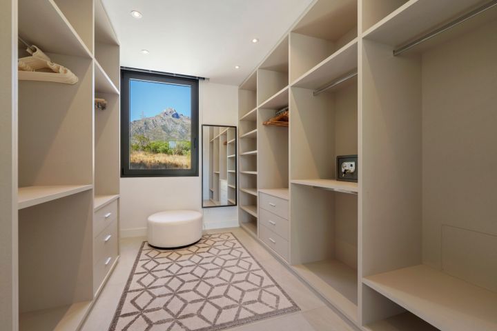 Villa Romano - Sophisticated Property in Altos de Puente Romano