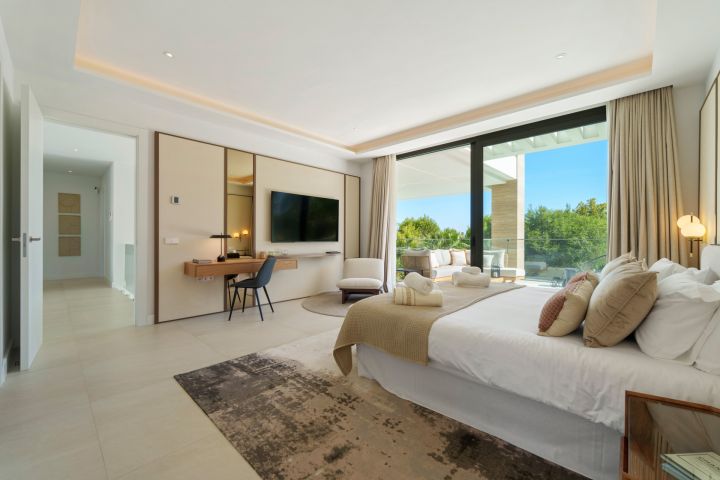 Villa Romano - Sophisticated Property in Altos de Puente Romano