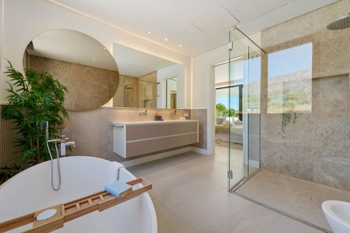 Villa Romano - Sophisticated Property in Altos de Puente Romano