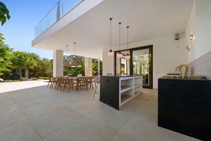 Villa Romano - Sophisticated Property in Altos de Puente Romano