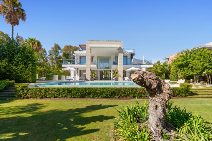 Villa Romano - Sophisticated Property in Altos de Puente Romano