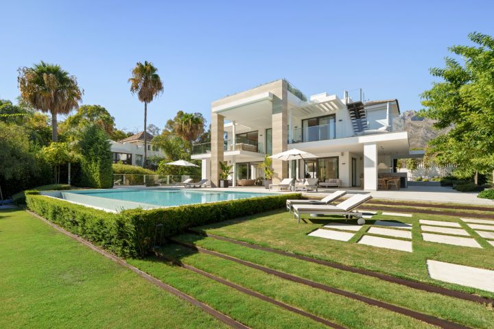 Villa Romano - Sophisticated Property in Altos de Puente Romano