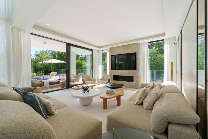 Villa Romano - Sophisticated Property in Altos de Puente Romano
