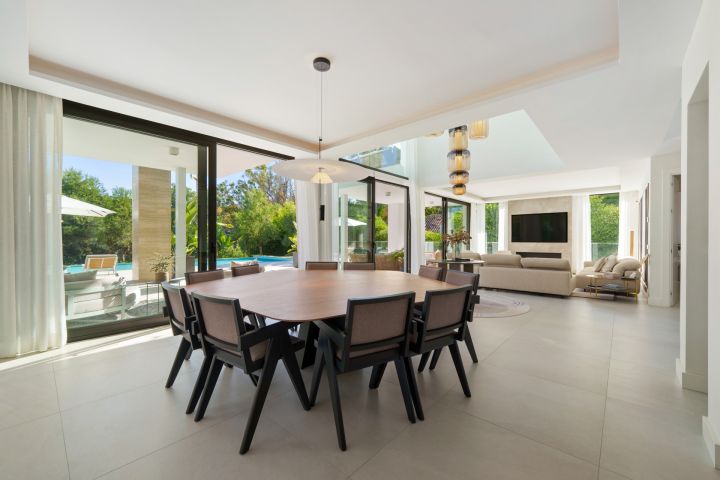 Villa Romano - Sophisticated Property in Altos de Puente Romano