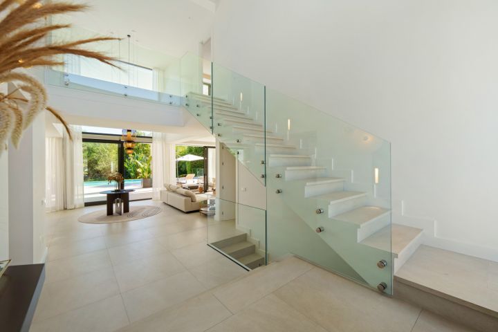 Villa Romano - Sophisticated Property in Altos de Puente Romano