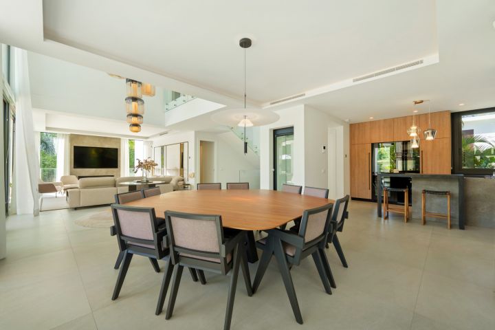 Villa Romano - Sophisticated Property in Altos de Puente Romano