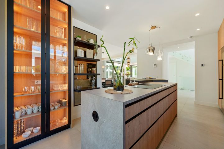 Villa Romano - Sophisticated Property in Altos de Puente Romano