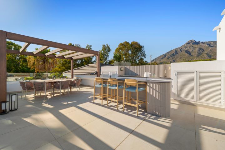 Villa Romano - Sophisticated Property in Altos de Puente Romano