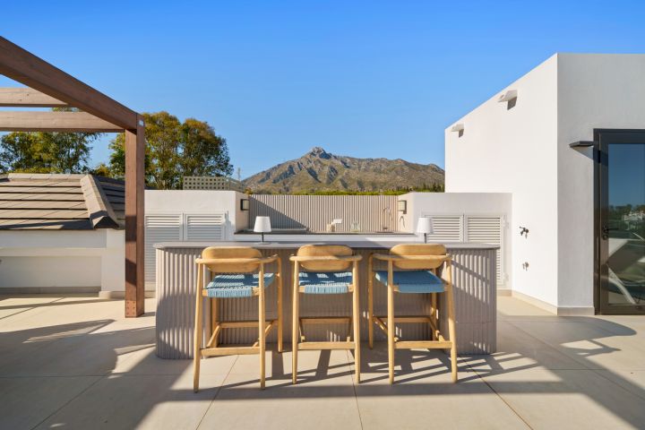 Villa Romano - Sophisticated Property in Altos de Puente Romano
