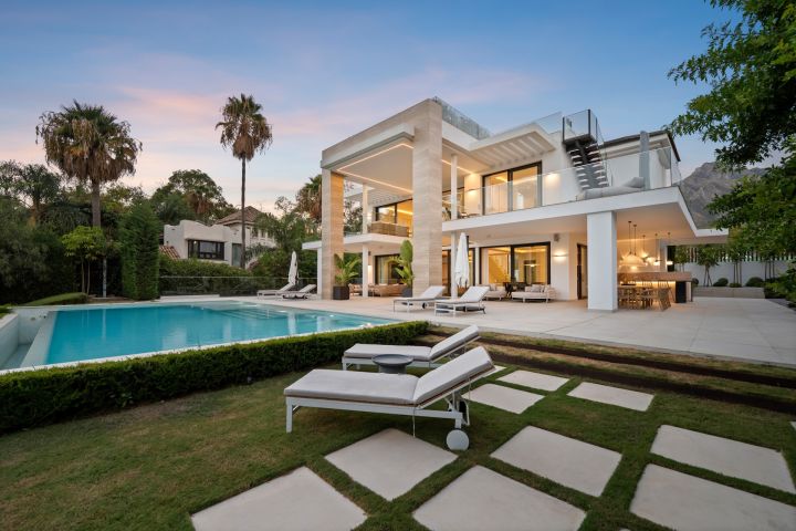 Villa Romano - Sophisticated Property in Altos de Puente Romano