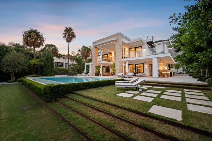 Villa Romano - Sophisticated Property in Altos de Puente Romano