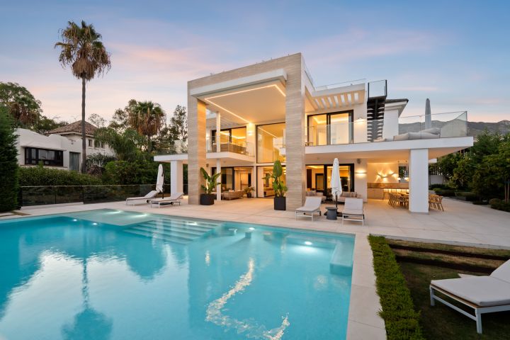 Villa Romano - Sophisticated Property in Altos de Puente Romano