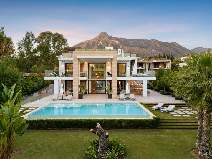 Villa Romano - Sophisticated Property in Altos de Puente Romano