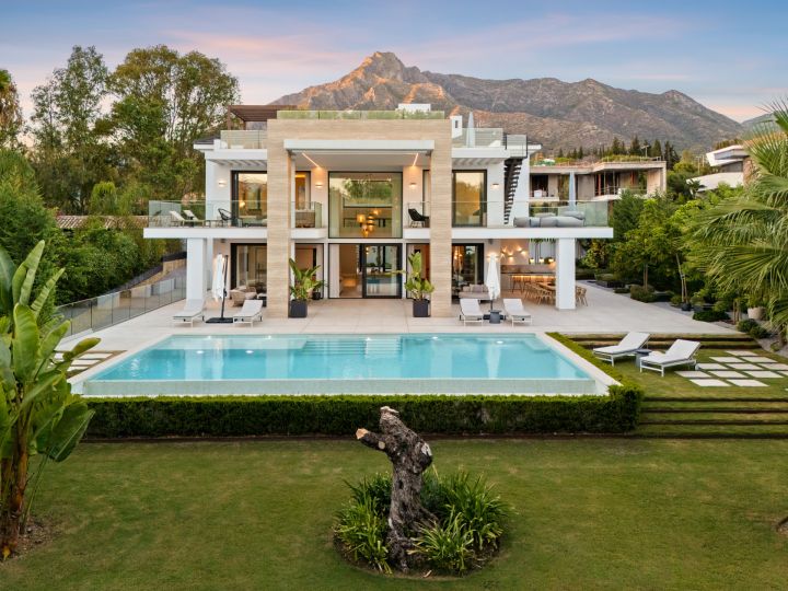 Villa Romano - Sophisticated Property in Altos de Puente Romano