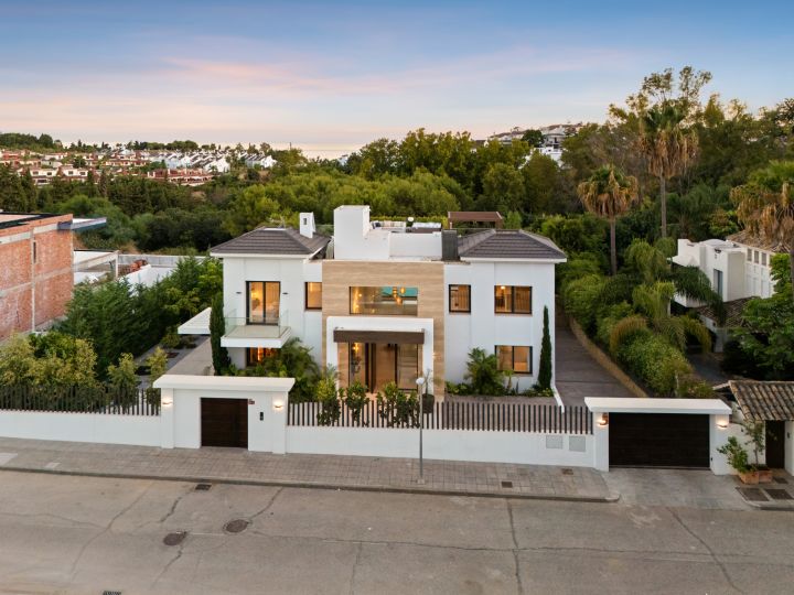 Villa Romano - Sophisticated Property in Altos de Puente Romano